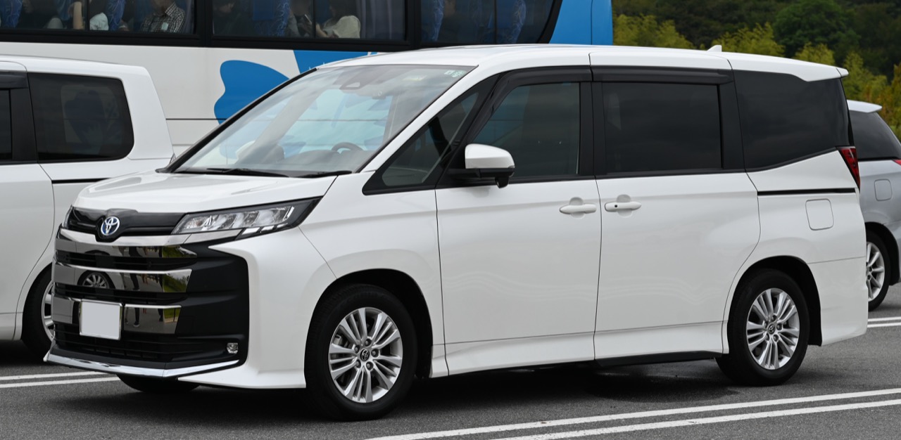 Toyota Noah 中型廂型車(W2 級距)外觀