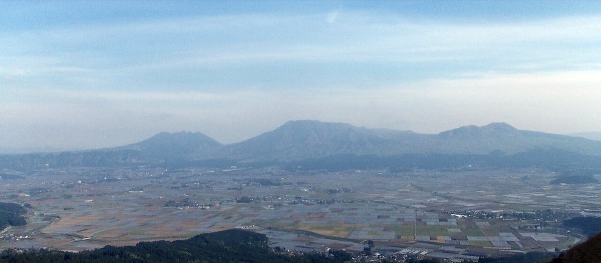 由大觀峰眺望阿蘇五岳與遼闊外輪山
