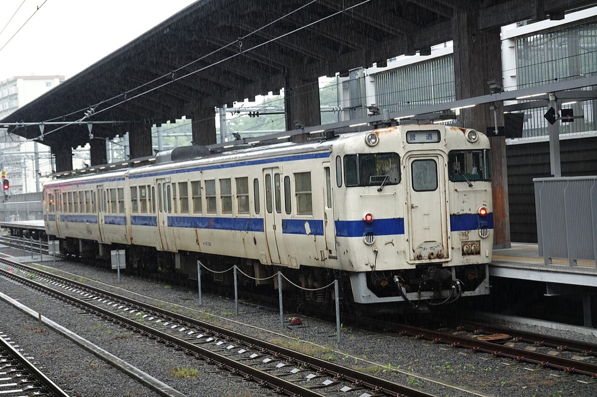 熊本站現代化站房外觀與廣場